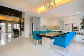 Spacious & Lux 4BR House Gazebo